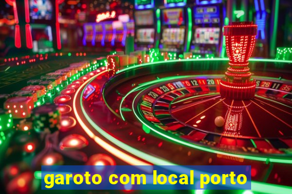 garoto com local porto