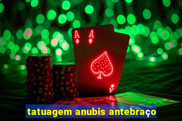 tatuagem anubis antebraço